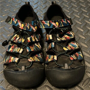 Keen Newport H2 black multi-color waterproof Velcro and cinch closure Sz4